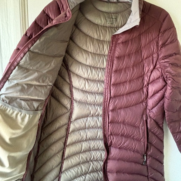 L.L.Bean Down Jacket in Eggplant Medium Petite - Picture 7 of 9